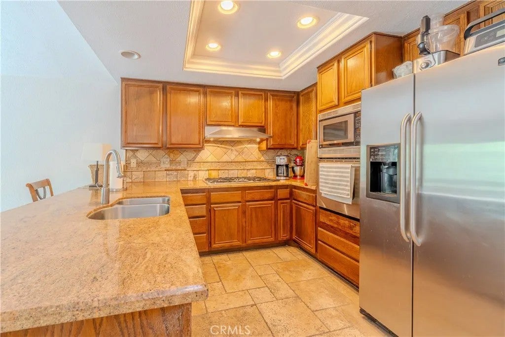 2667 Victoria Park