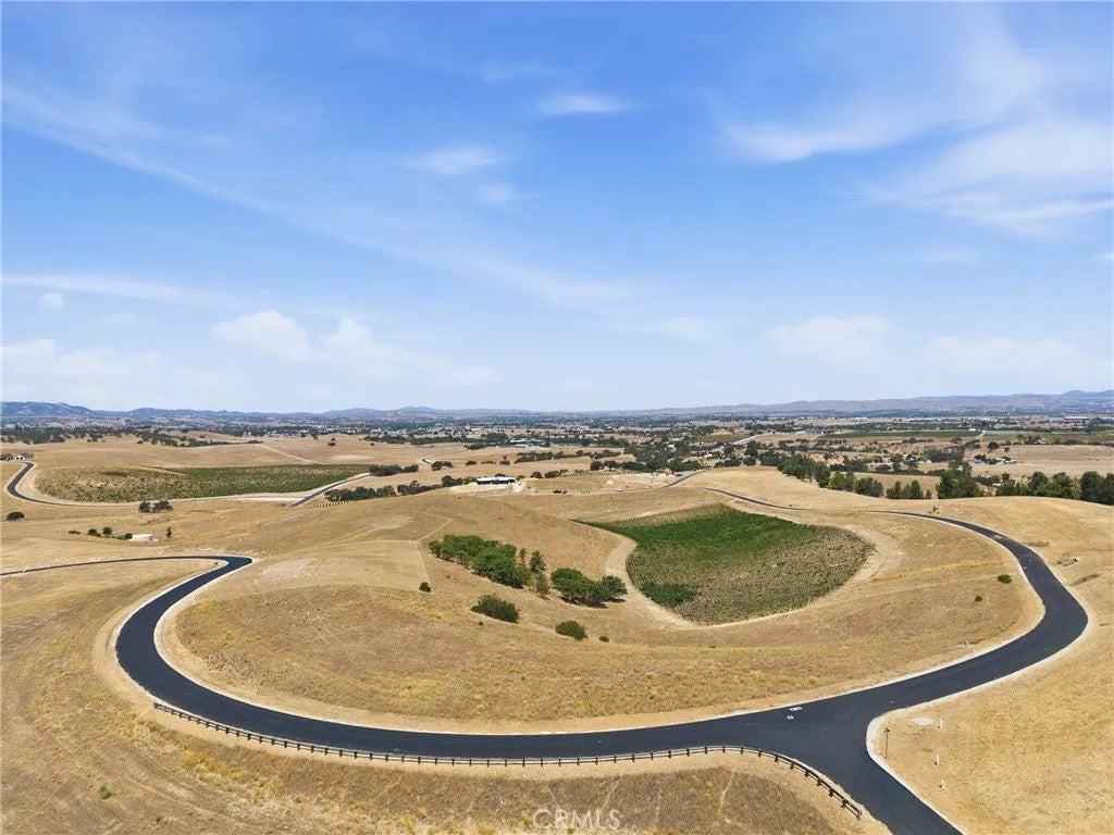 Photo of 500 Priska, Paso Robles, CA 93446 (MLS # SC26203982)