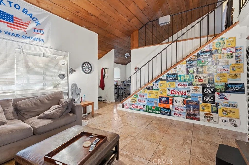 818 W 1st Street