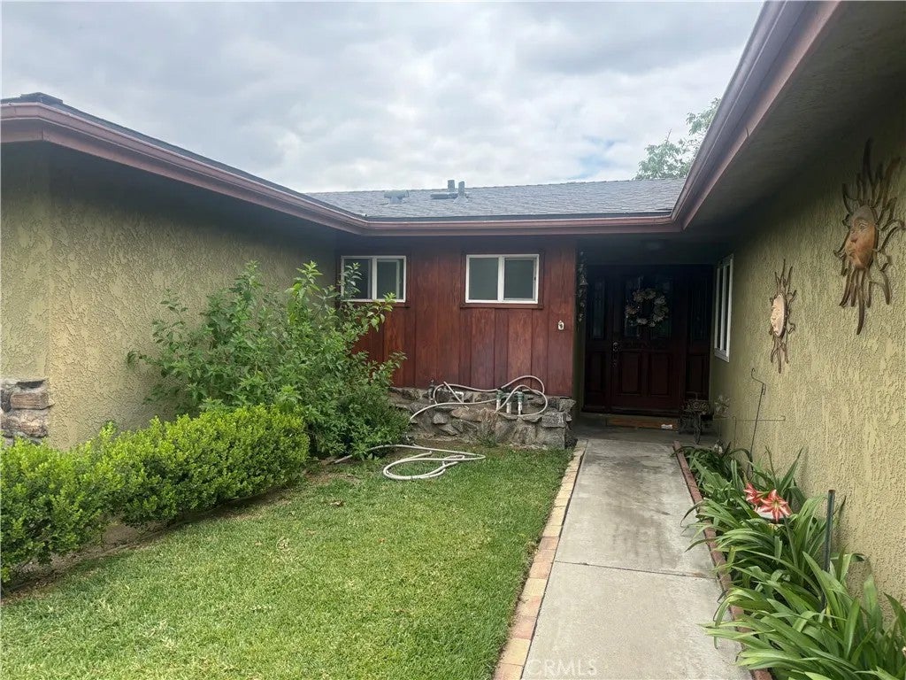 Photo of 17637 Pinedale AVE, Fontana, CA 92335 (MLS # DW26114505)