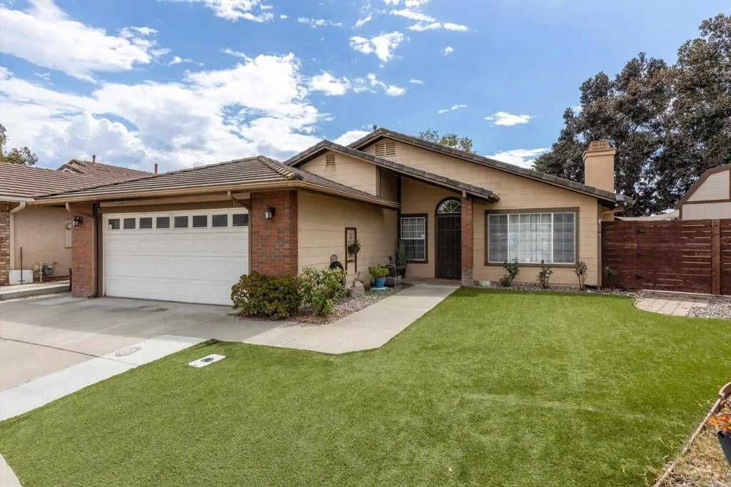 Photo of 157 S Mercedes Road, Fallbrook, CA 92028 (MLS # NDP2608502)
