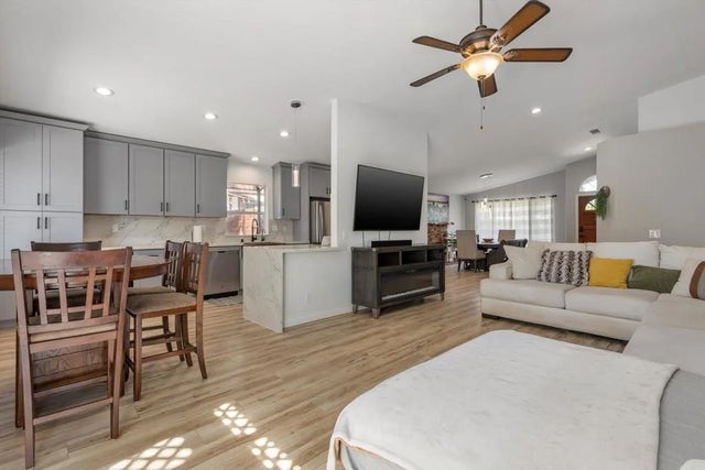 157 S Mercedes Road, Fallbrook