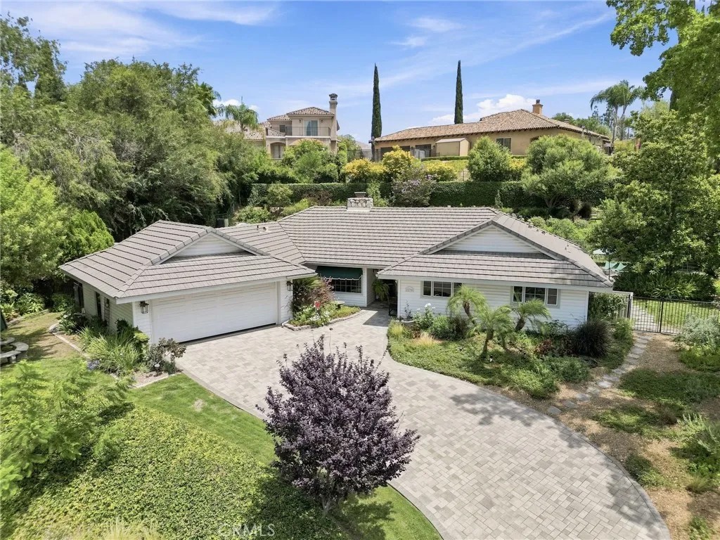 1179 Lyndhurst