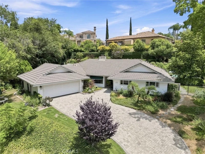 1179 Lyndhurst