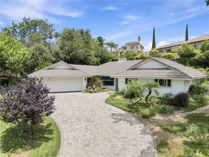 1179 Lyndhurst