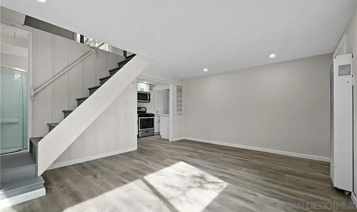 201 Hillside Spur