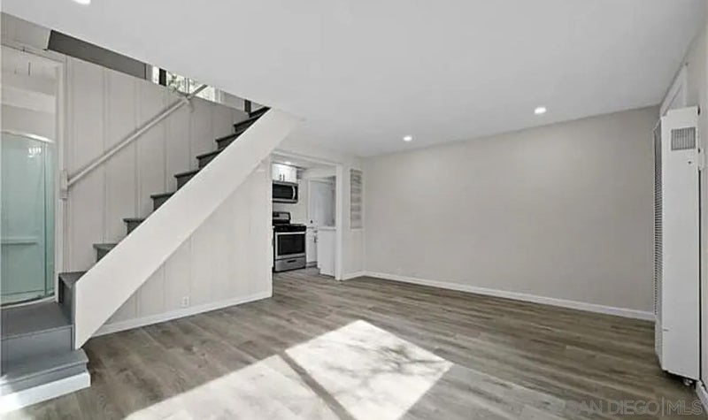 201 Hillside Spur