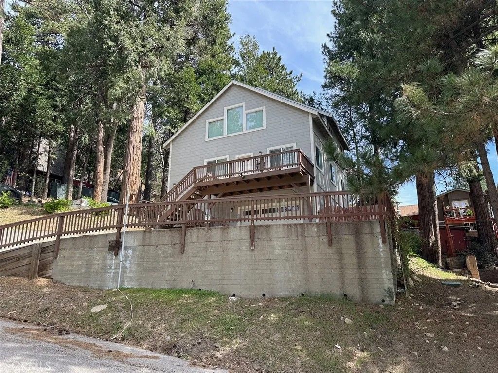 Photo of 2551 Rim Of The World Drive, Running Springs, CA 92382 (MLS # CV26071948)