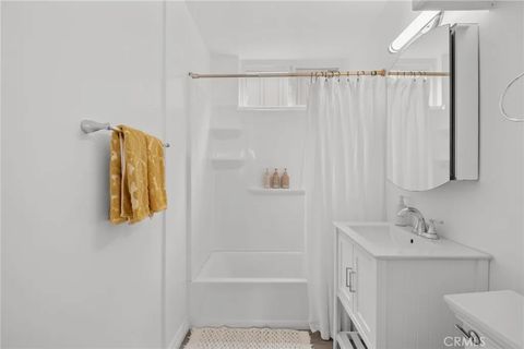 Tiny photo for 2901 Alma Ave, Manhattan Beach, CA 90266 (MLS # SB25254737)