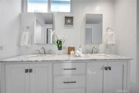 Tiny photo for 2901 Alma Ave, Manhattan Beach, CA 90266 (MLS # SB25254737)