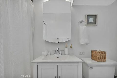 Tiny photo for 2901 Alma Ave, Manhattan Beach, CA 90266 (MLS # SB25254737)