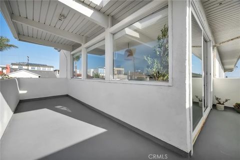 Tiny photo for 2901 Alma Ave, Manhattan Beach, CA 90266 (MLS # SB25254737)