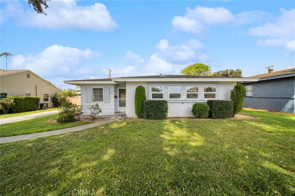 Photo of 3453 Sunnyside Drive, Riverside, CA 92506 (MLS # IV26068887)