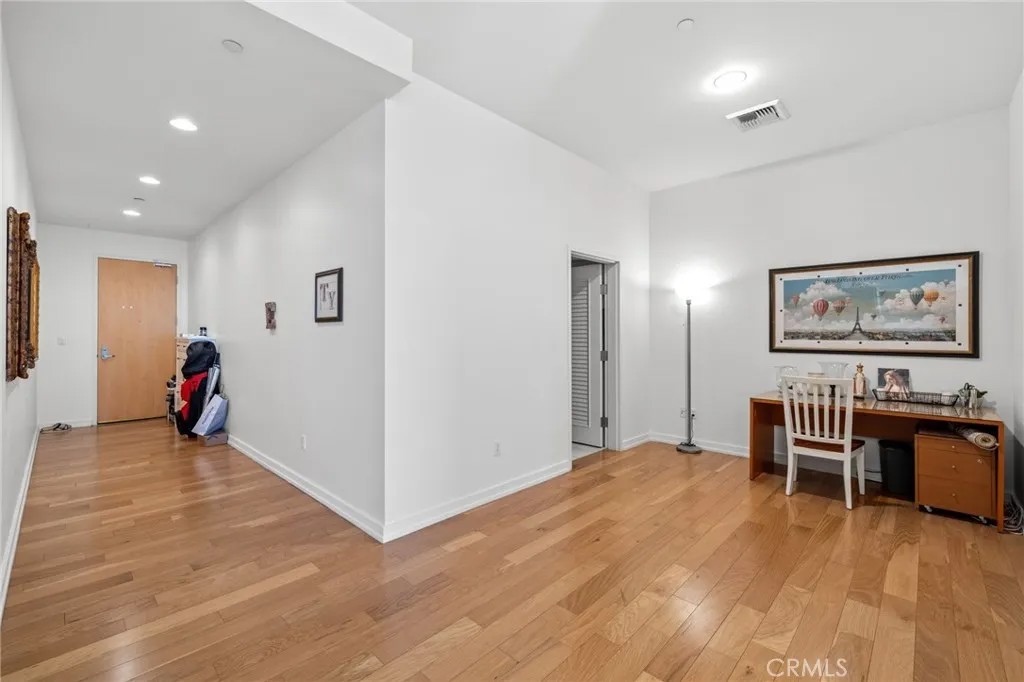 801 S Grand 1611