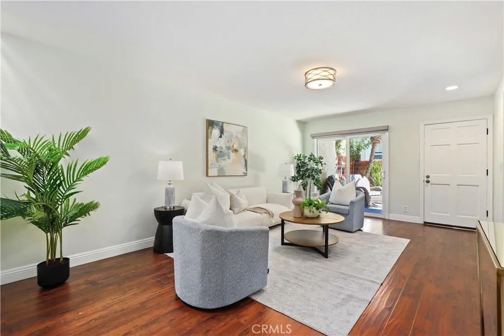 1609 Sherwood Village Circle