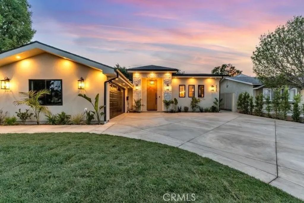 Photo of 8825 Sophia Avenue, North Hills, CA 91343 (MLS # BB26050405)