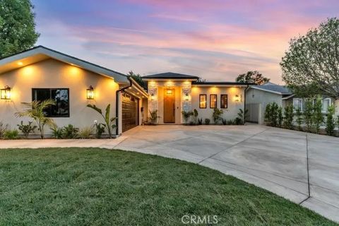Photo of 8825 Sophia Avenue, North Hills, CA 91343 (MLS # BB26050405)