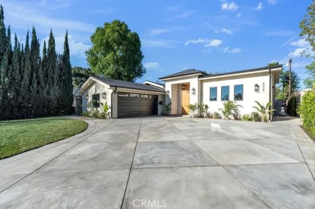 Photo of 8825 Sophia Avenue, North Hills, CA 91343 (MLS # BB26050405)