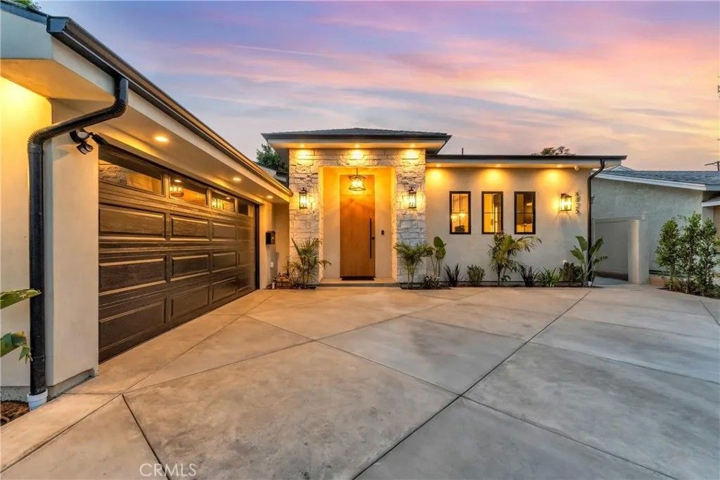 Photo of 8825 Sophia Avenue, North Hills, CA 91343 (MLS # BB26050405)