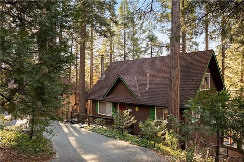 Photo of 27390 Oakwood Dr, Lake Arrowhead, CA 92352 (MLS # IG26010369)