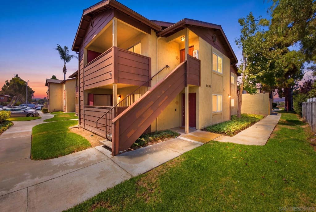 Photo of 521 Calle Montecito #110, Oceanside, CA 92057 (MLS # 260019634)