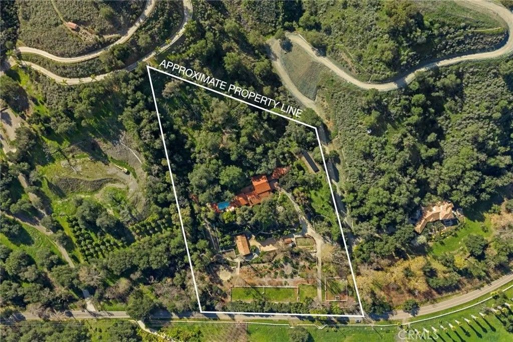 Photo of 25805 Avenida Del Oro, Temecula, CA 92590 (MLS # SW26017869)