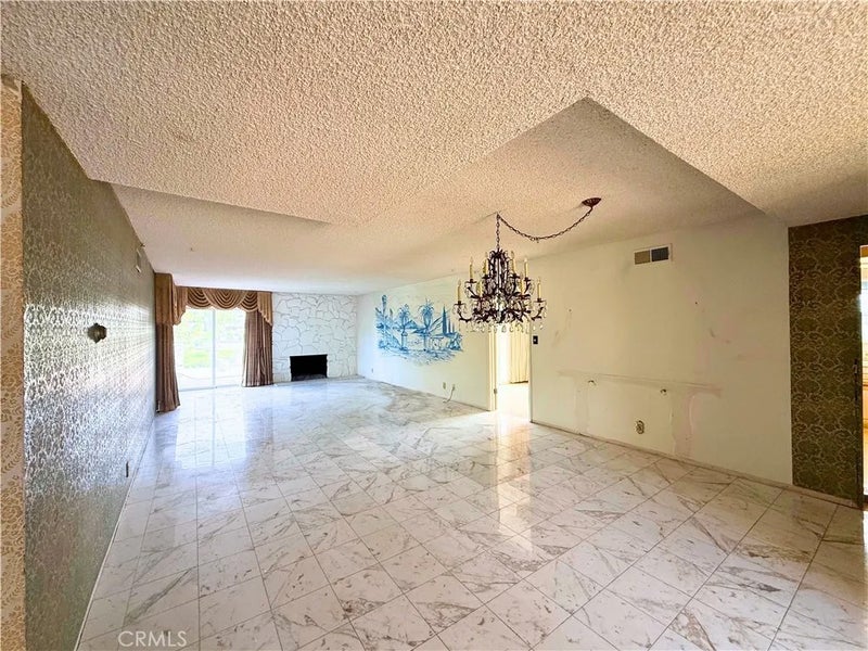 15445 Surrey Lane