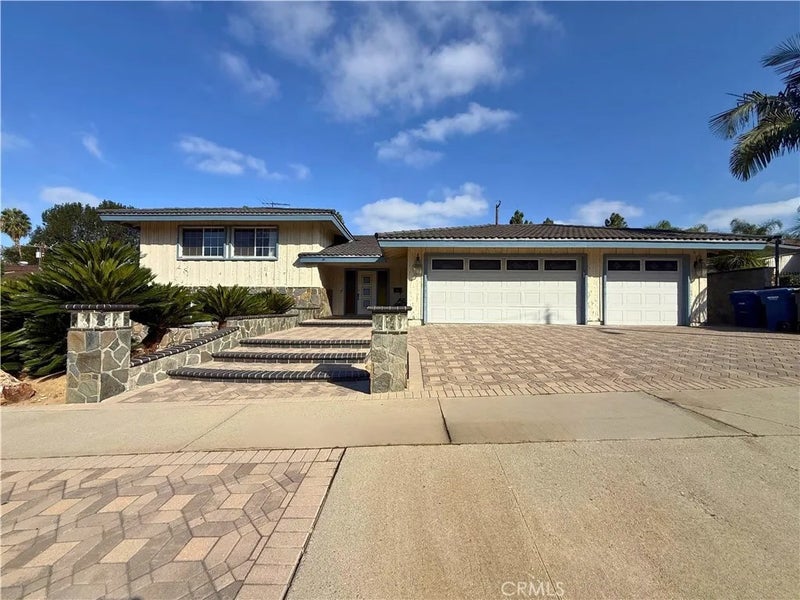 15445 Surrey Lane
