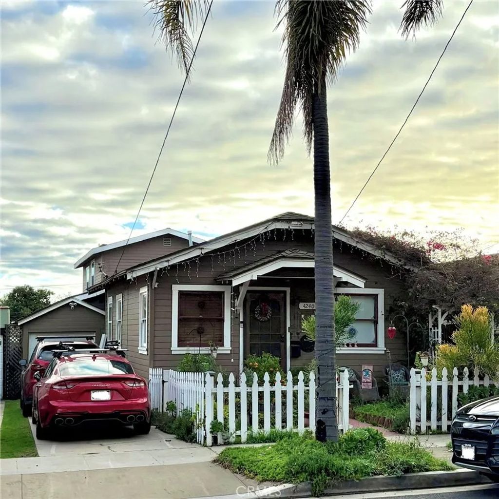 Photo of 4240 E 15th St, Long Beach, CA 90804 (MLS # DW26000255)