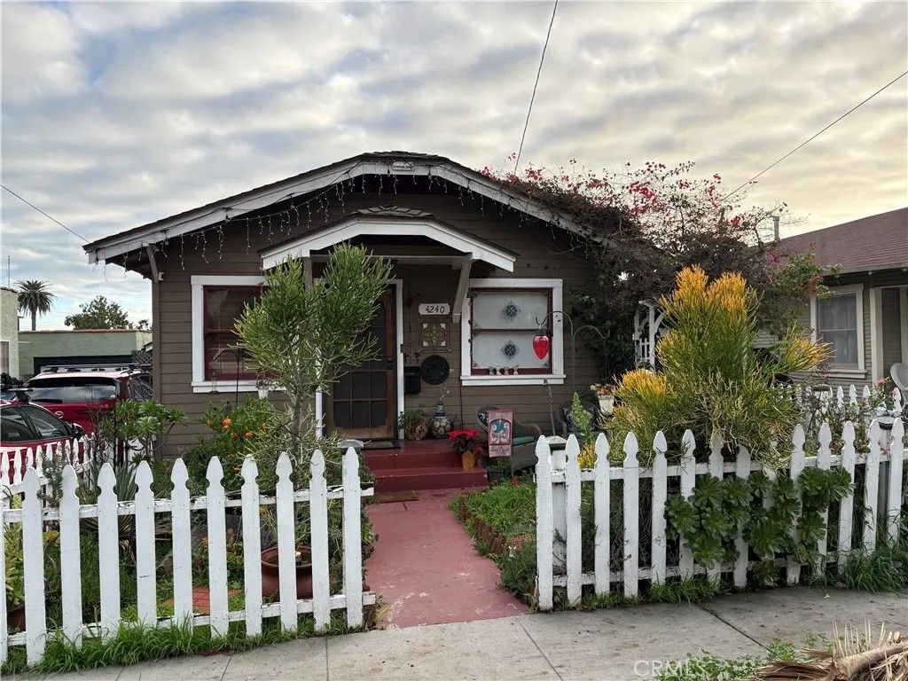 Photo of 4240 E 15th St, Long Beach, CA 90804 (MLS # DW26000255)