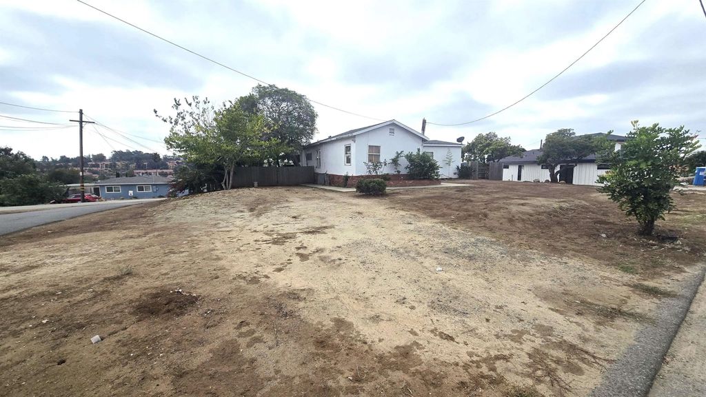 Photo of 233 Hill Dr, Vista, CA 92083 (MLS # 250041130)