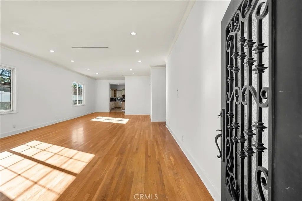 Photo of 6223 Simpson, North Hollywood, CA 91606 (MLS # SR25272658)