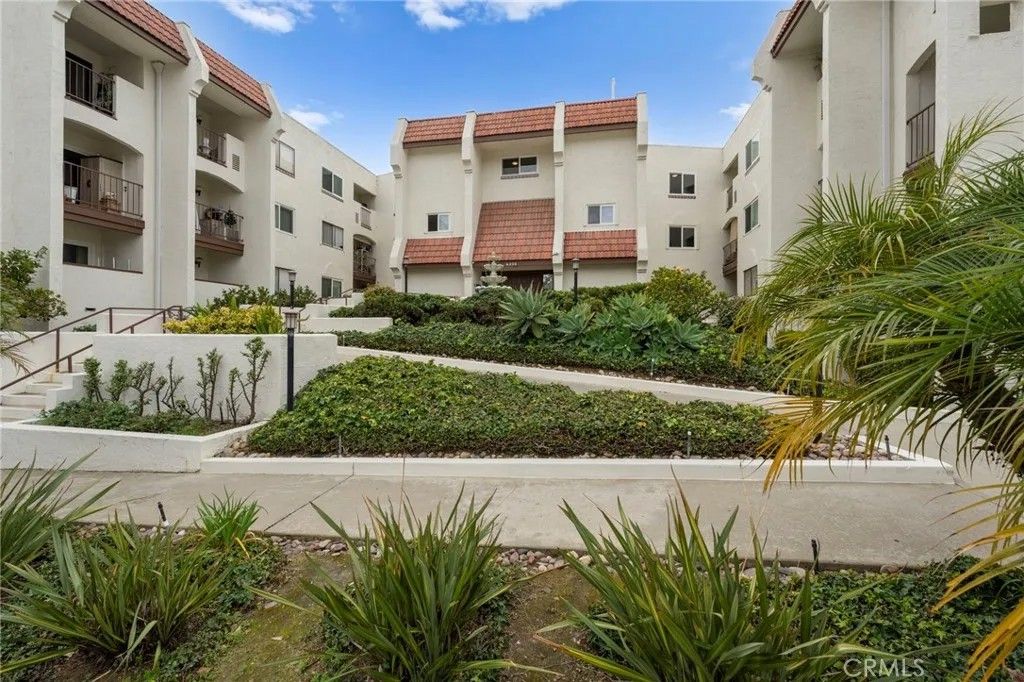 Photo of 6330 Genesee Ave #203, San Diego, CA 92122 (MLS # OC26017271)