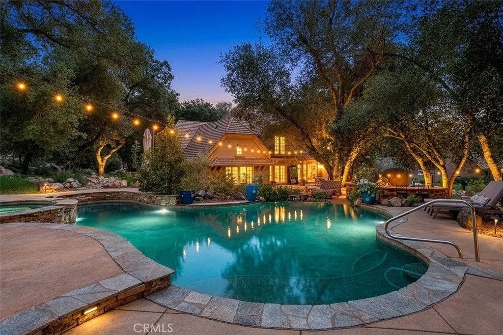 Photo of 39455 Avenida La Cresta, Murrieta, CA 92562 (MLS # SW26053801)