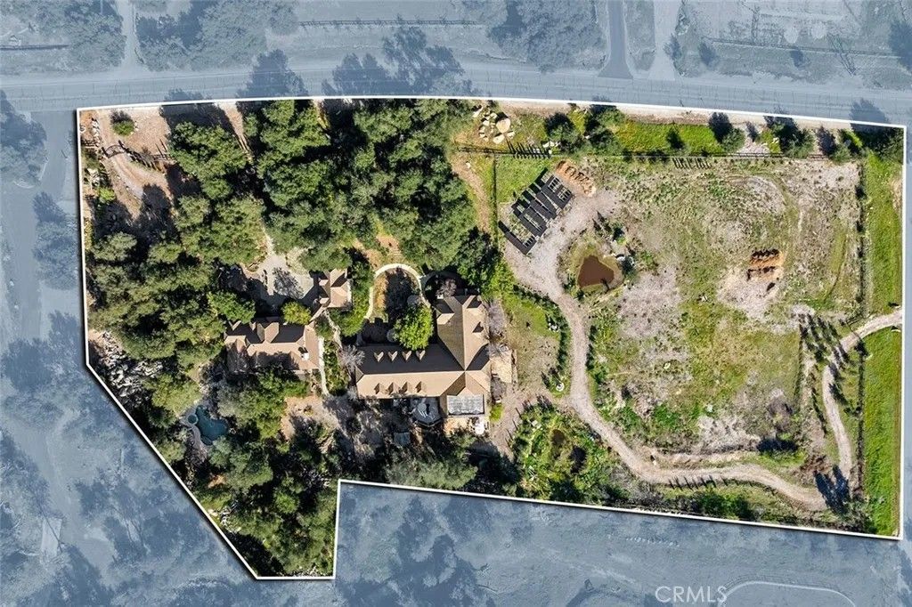 Photo of 39455 Avenida La Cresta, Murrieta, CA 92562 (MLS # SW26053801)