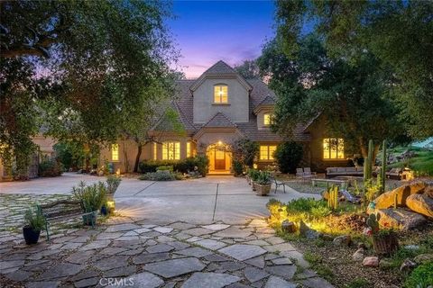 Photo of 39455 Avenida La Cresta, Murrieta, CA 92562 (MLS # SW26053801)