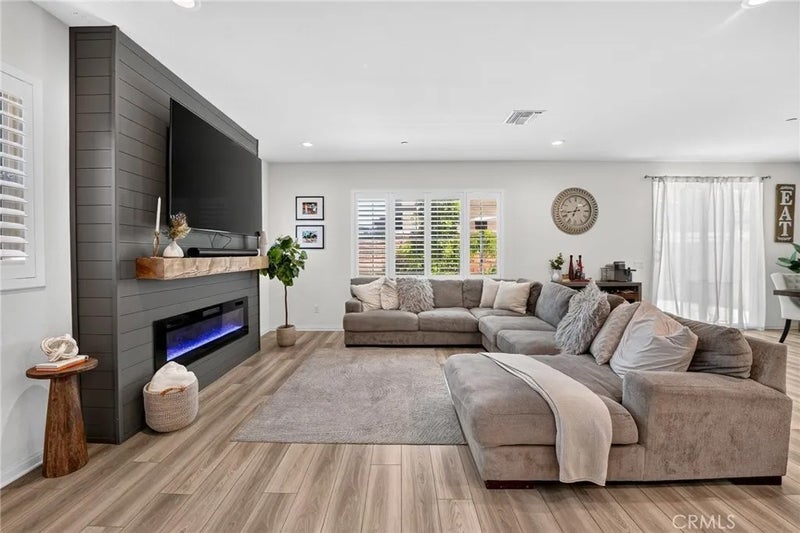 7690 Terra Manor