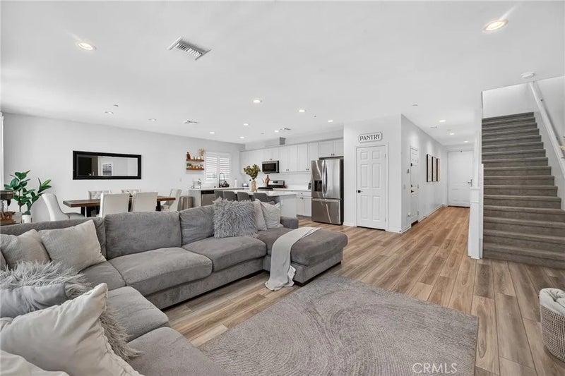 7690 Terra Manor