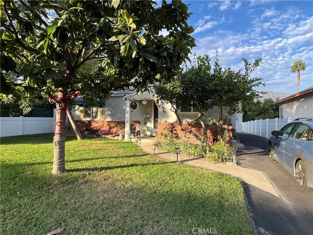 Photo of 1230 Leland WAY #102, Burbank, CA 91504 (MLS # BB26220594)