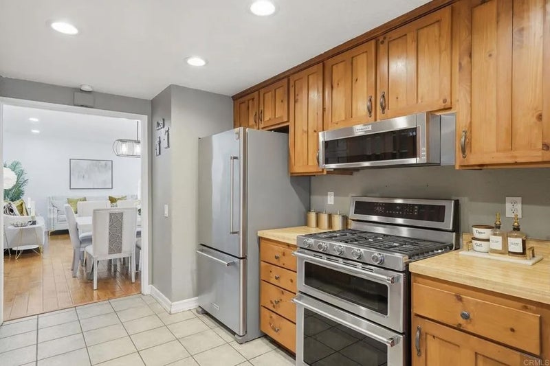 2553 Granada Circle