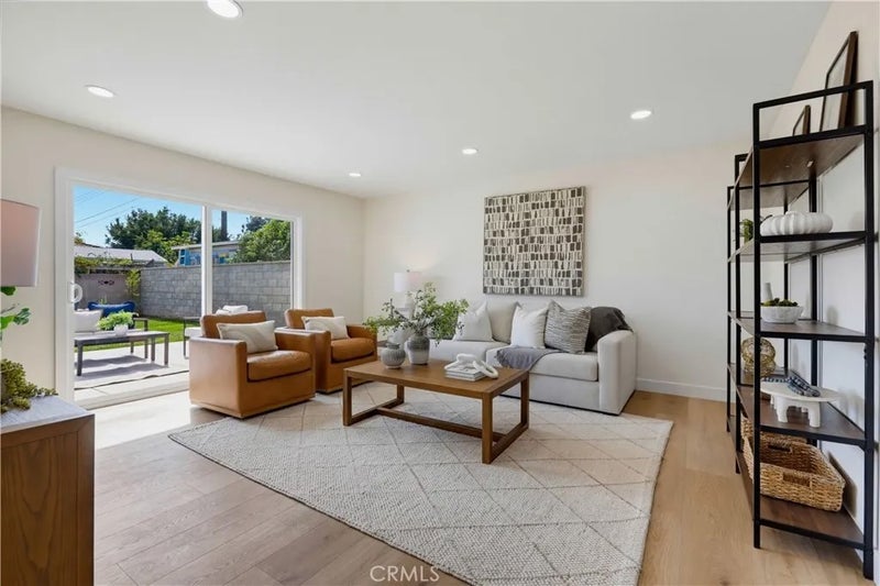 2924 W Mcfadden