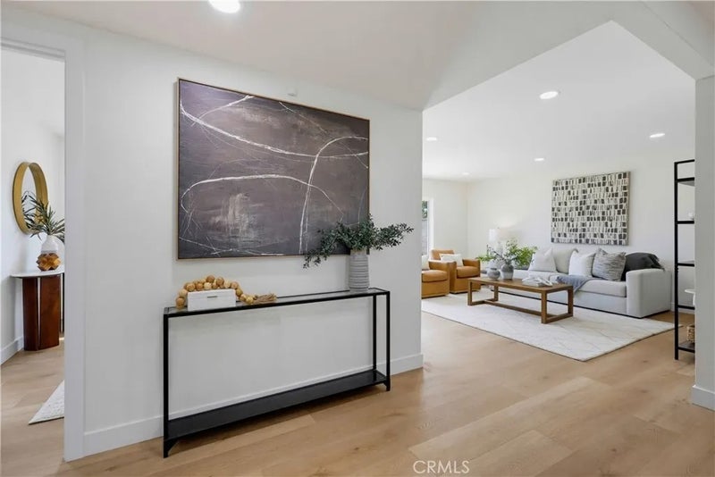 2924 W Mcfadden