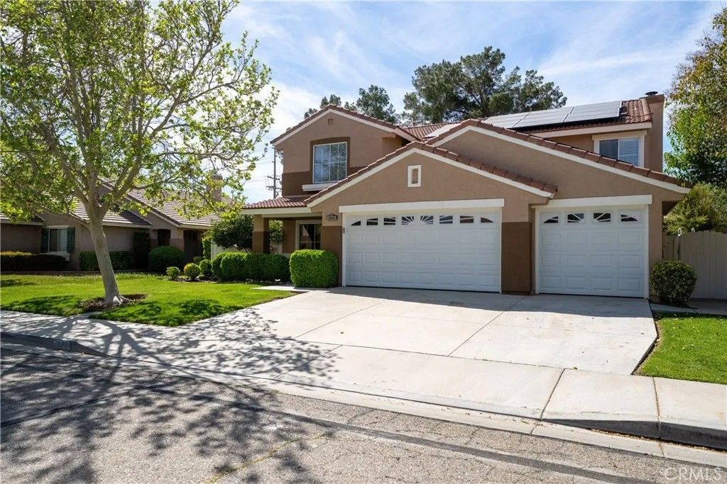 Photo of 2832 W Pondera Street, Lancaster, CA 93536 (MLS # CV26104515)