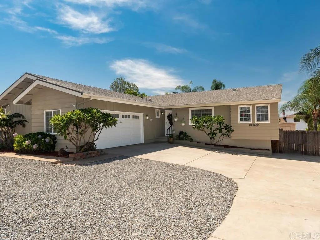 Photo of 229 Via Oro Verde, Fallbrook, CA 92028 (MLS # NDP2607156)