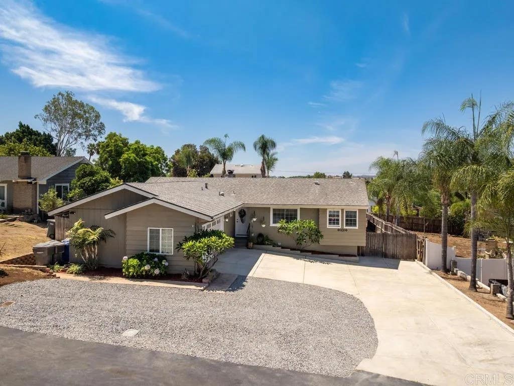 Photo of 229 Via Oro Verde, Fallbrook, CA 92028 (MLS # NDP2607156)