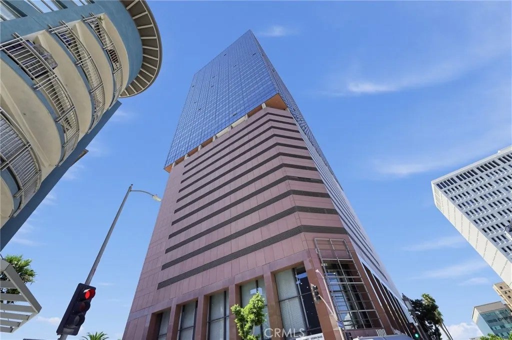 Photo of 1100 Wilshire Boulevard #2207, Los Angeles, CA 90017 (MLS # PW26206913)