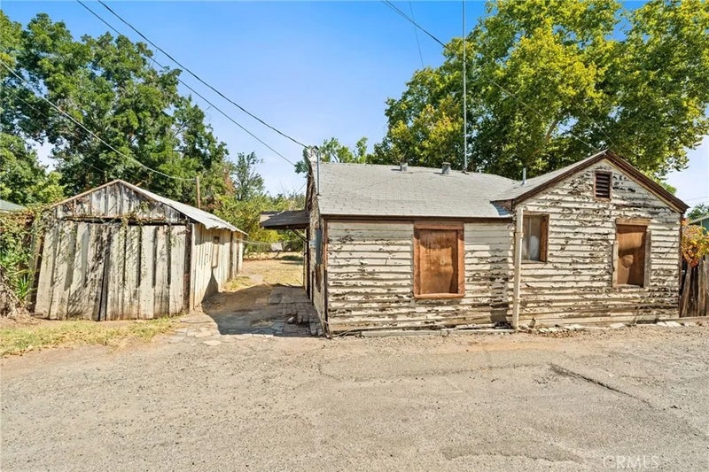 242 W 28th St