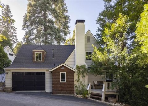 4 beds bed, 2.5 baths bath property at 27780 Lakes Edge Road, Lake Arrowhead, CA 92352