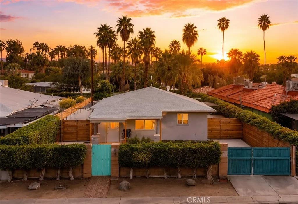 Photo of 640 S Calle Palo Fierro, Palm Springs, CA 92264 (MLS # SW26021973)