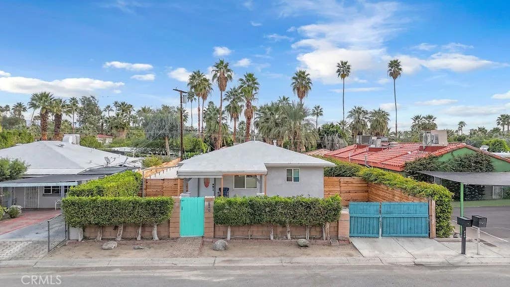 Photo of 640 S Calle Palo Fierro, Palm Springs, CA 92264 (MLS # SW26021973)